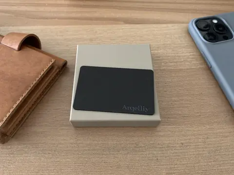 The Arqellio card resting on its box