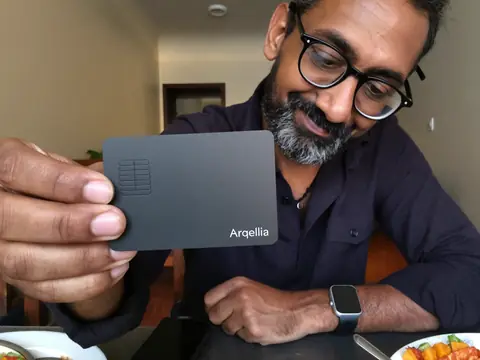 Pairing the Arqellio card with a phone